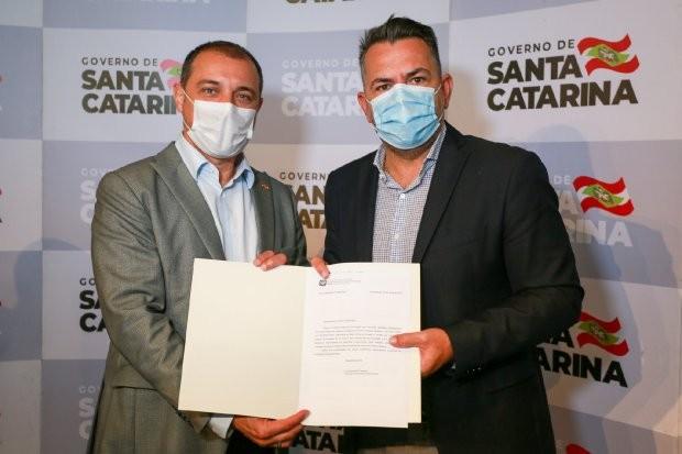 Santa Catarina: anunciado chamamento de 251 profissionais administrativos para escolas estaduais 