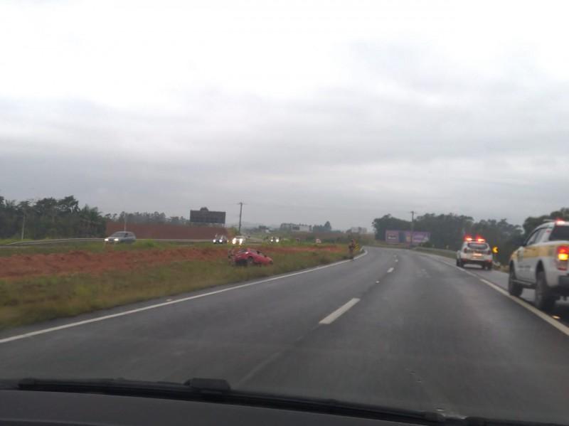 Saída de pista é registrada na Via Rápida