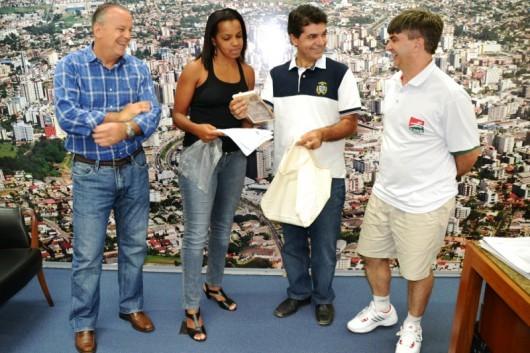 Ex-jogadora de vôlei é madrinha de projeto em Criciúma