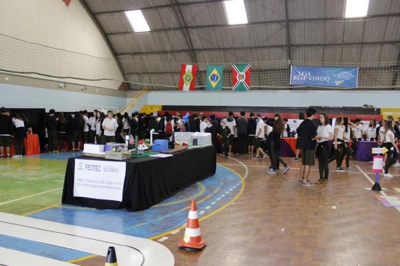Estudantes apresentam projetos científicos e sustentáveis na Fecitec