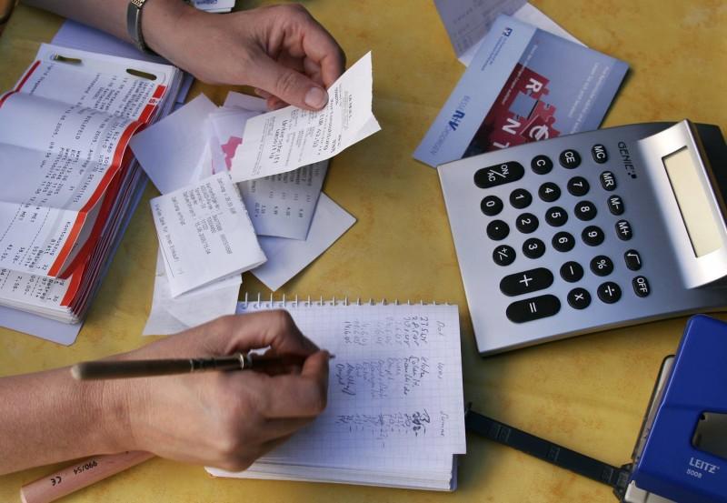 Apenas 9% dos brasileiros pagam despesas de início de ano com o que recebem