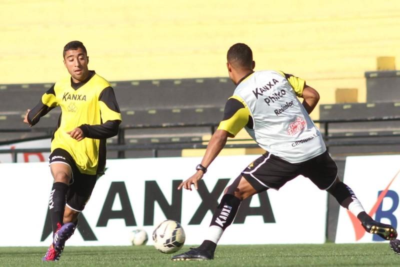 Tigre realiza treino tático no Majestoso 