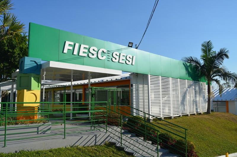 Fiesc entrega revitalização de escola do Sesi