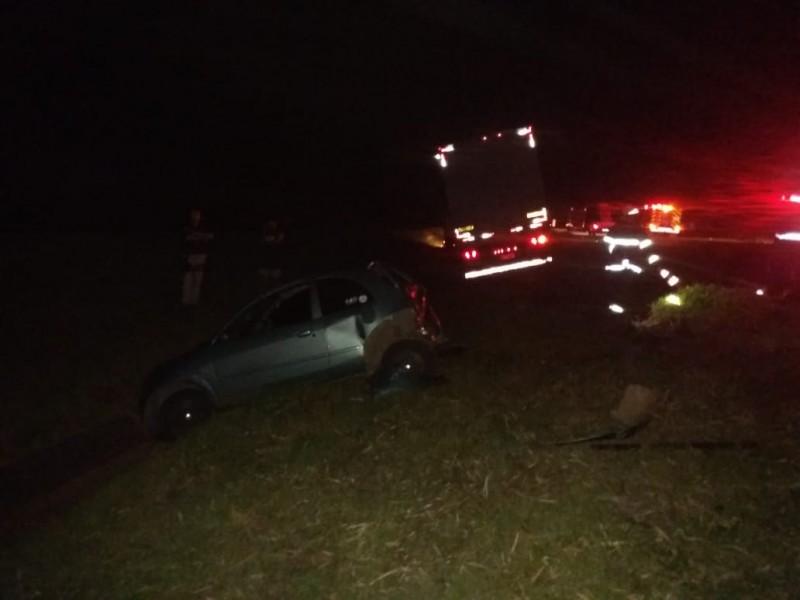 Carro de Criciúma se envolve em acidente na BR-101 e duas pessoas ficam feridas 