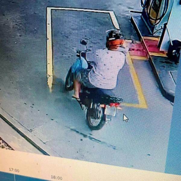 Adolescente de 15 anos ameaça motociclista com pedaço de madeira e rouba veículo em Tubarão 