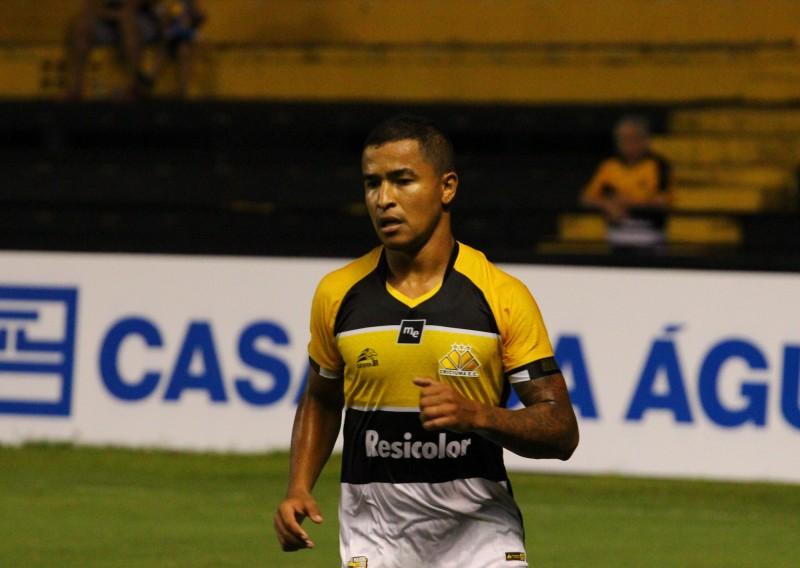 Objetivo do Criciúma é classificar entre os quatro primeiros times, afirma Victor Guilherme