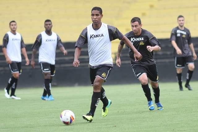 Cleber Santana ressalta “obrigação de vencer” o Metropolitano