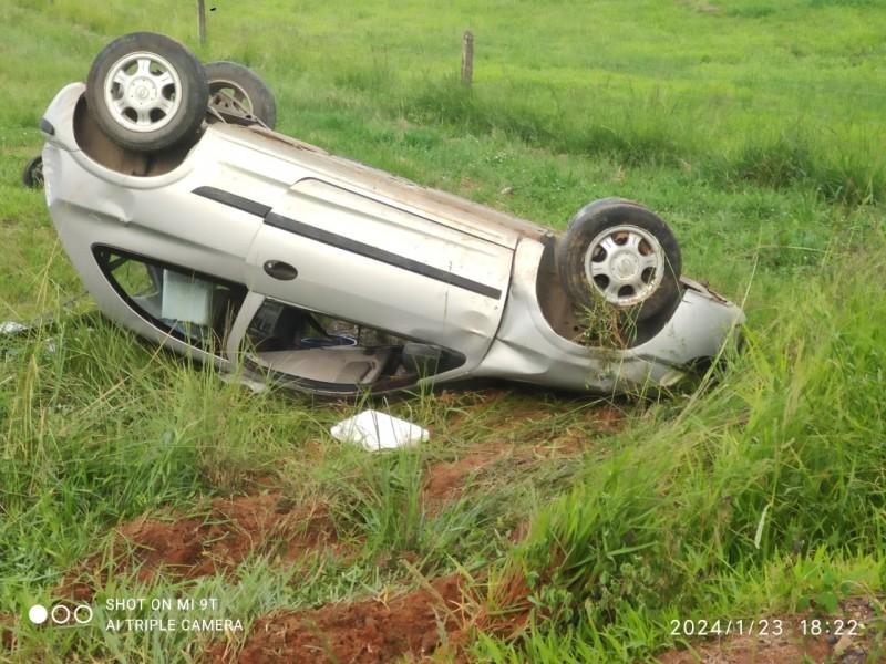 Saída de pista seguida de capotamento é registrada em Içara