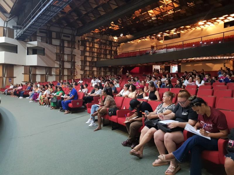Criciúma: Educação recebe aprovados em concurso público e candidatos a estágio