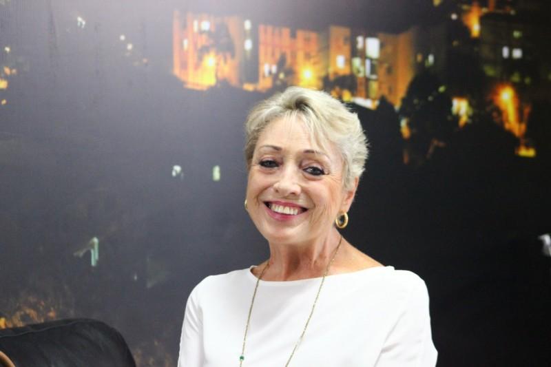 Aos 72 anos, criciumense é a nova modelo sênior da agência Fórum
