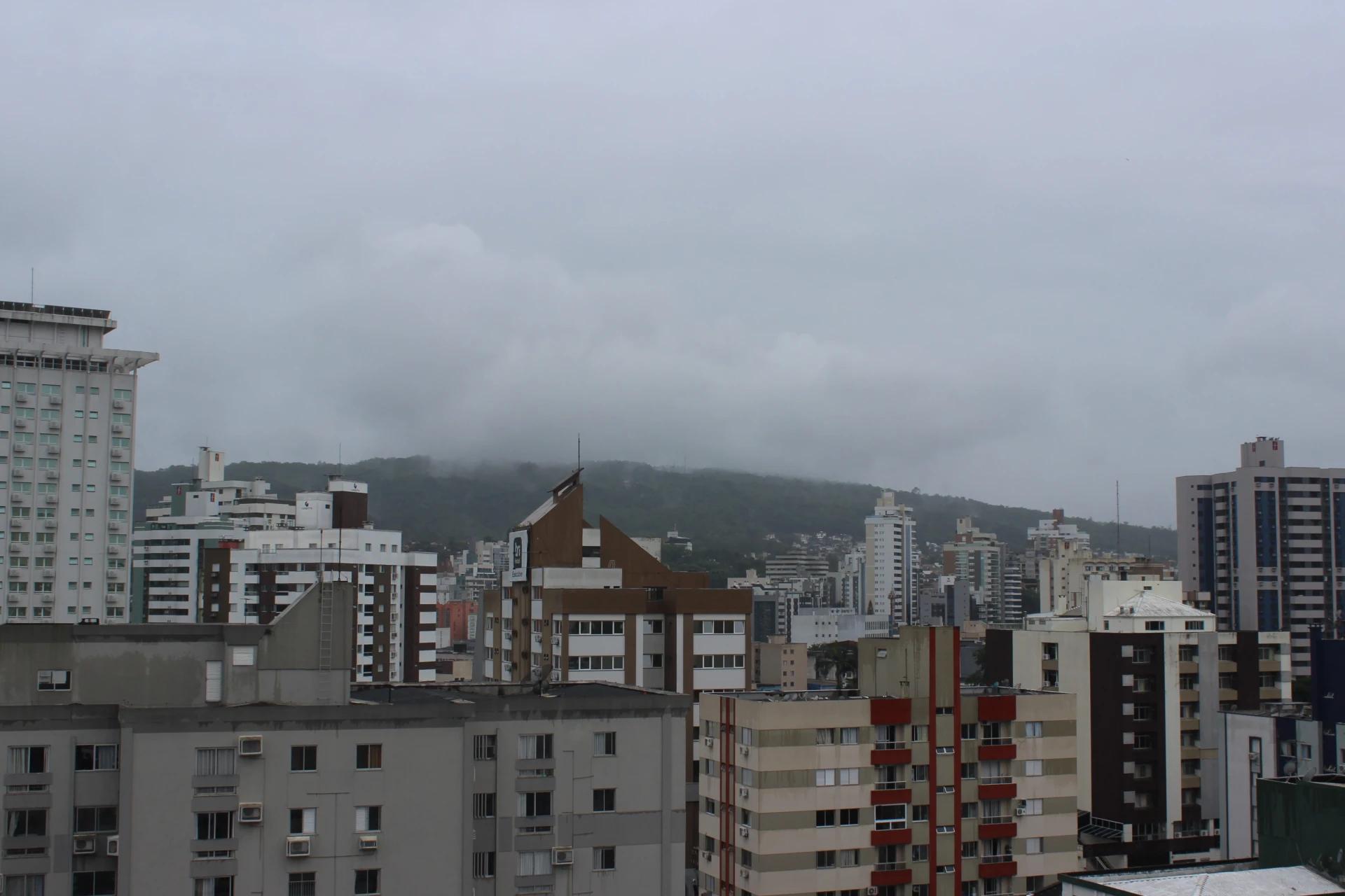 Domingo será marcado por nebulosidade e possibilidade de chuva no Sul de SC