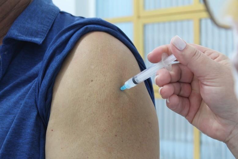 Içara baixa idade da vacinação contra a Covid para 35 anos