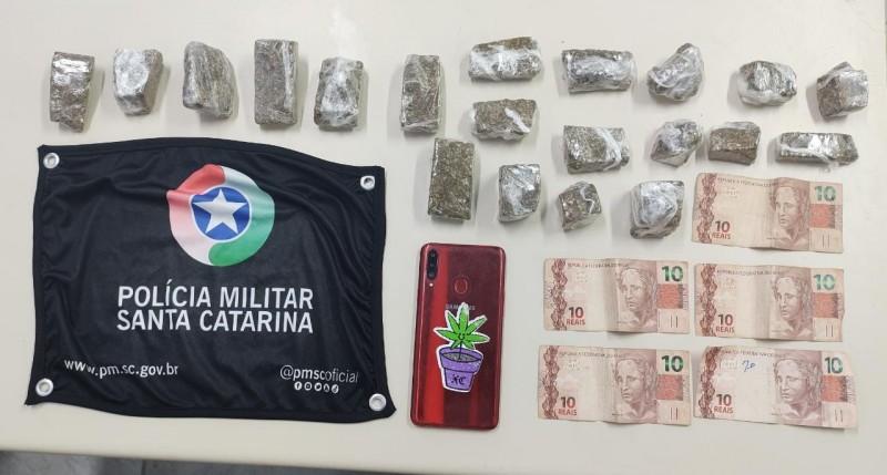 Motociclista é preso após tentar fugir e ser abordado com droga