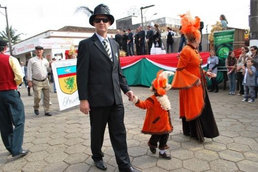Desfile enaltece famílias de imigrantes italianos