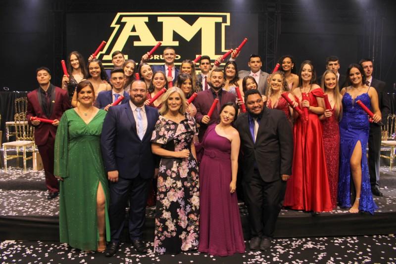 Colégio Unesc forma Terceirão 2022 em noite de emoções