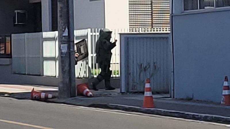 Mala encontrada no Centro de Araranguá não continha carga explosiva, diz Bope
