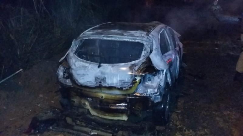 Veículo furtado é destruído por incêndio em Criciúma 