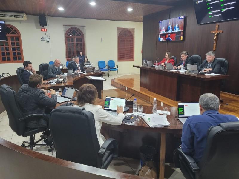 Vereadores vetam aumento na iluminação pública proposto pelo prefeito de Nova Veneza