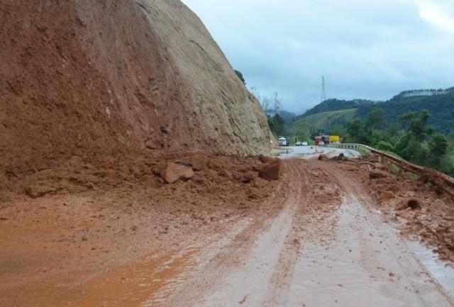 Rodovia Serramar volta a ser interditada