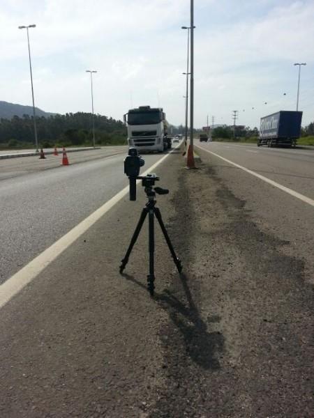 PRF fiscaliza velocidade de veículos e flagra 130 acima do permitido