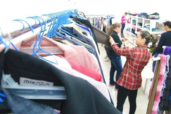 Afasc realiza bazar solidário com peças a partir de R$ 2 