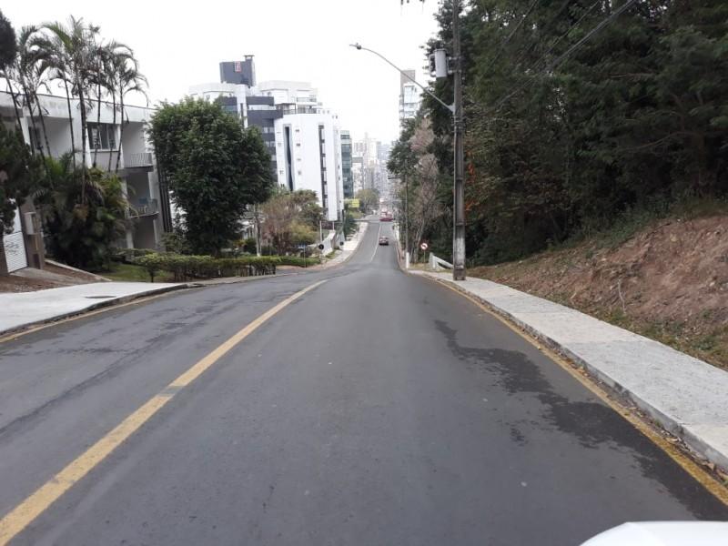 Obras de revitalização da rua Hercílio Luz estão concluídas