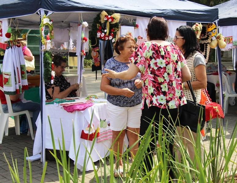Feira de artesanato na praça aumenta visibilidade do projeto Mãos Unidas