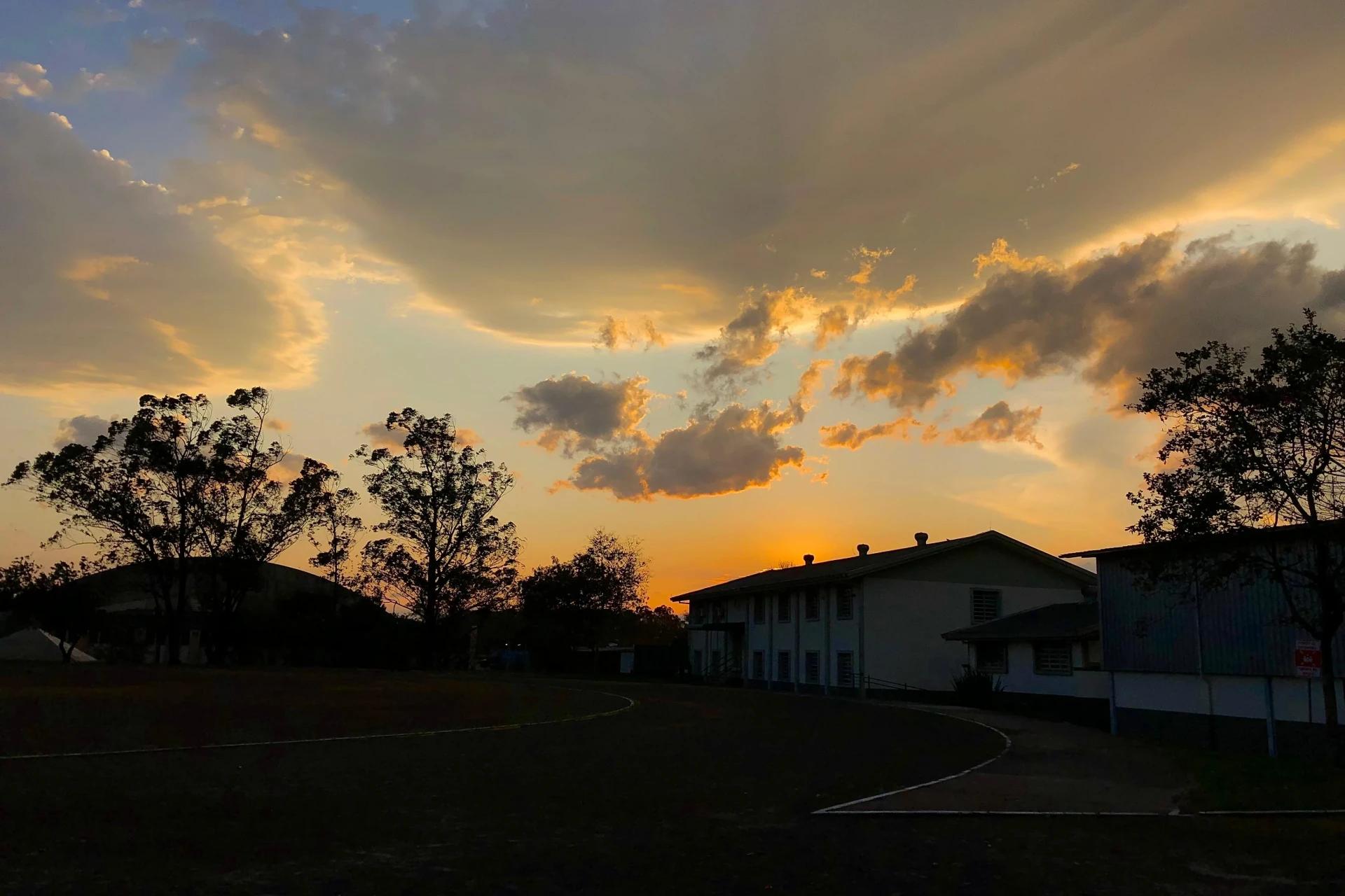 Semana será marcada por sol entre nuvens e pancadas de chuva: confira a previsão do tempo