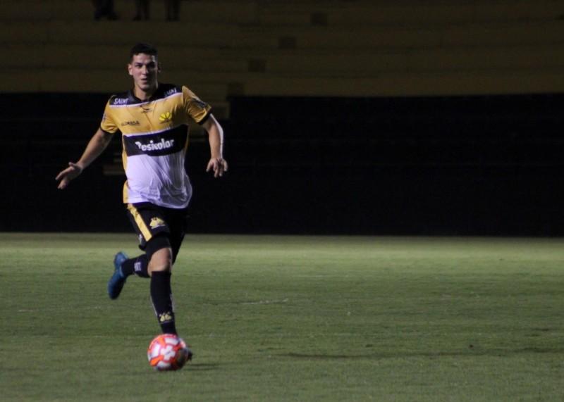 Transferência de Nino para o Fluminense deve ser acertada hoje