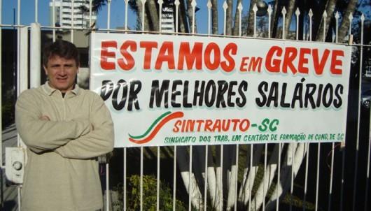 Instrutores de trânsito em greve pedem ajuda a vereadores