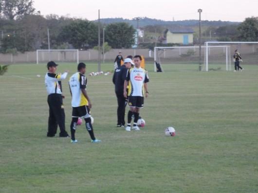 Semana do líder começa com jogo-treino