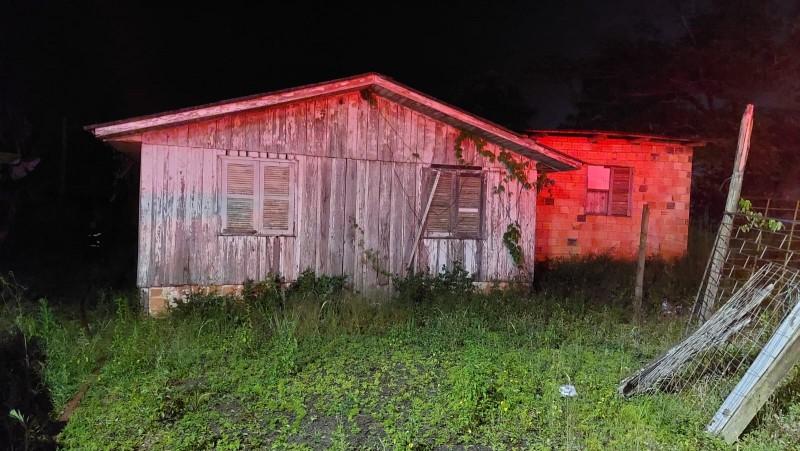 Homem tem 60% do corpo queimado em incêndio em residência