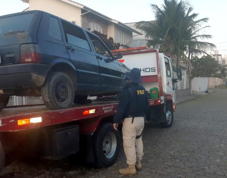 PRF flagra automóvel com registro de baixa na BR-101 