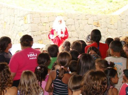 Papai Noel encanta Natal Solidário em Nova Veneza
