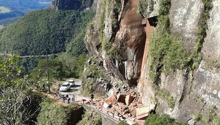 Deslizamento na Serra do Corvo Branco reforça atenção na rodovia