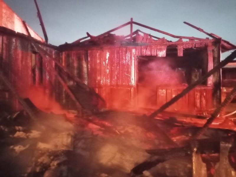 Incêndio destrói casa em Tubarão
