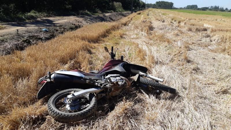 Assaltante é preso na BR-101 em Maracajá; PRF recupera moto e malote de dinheiro roubados