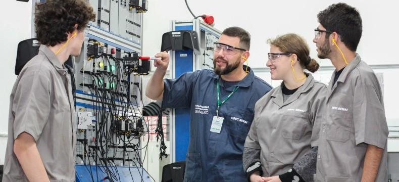 Senai disponibiliza 875 vagas em cursos técnicos