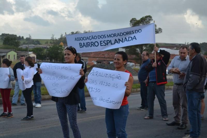 Moradores realizam manifestação na SC-445