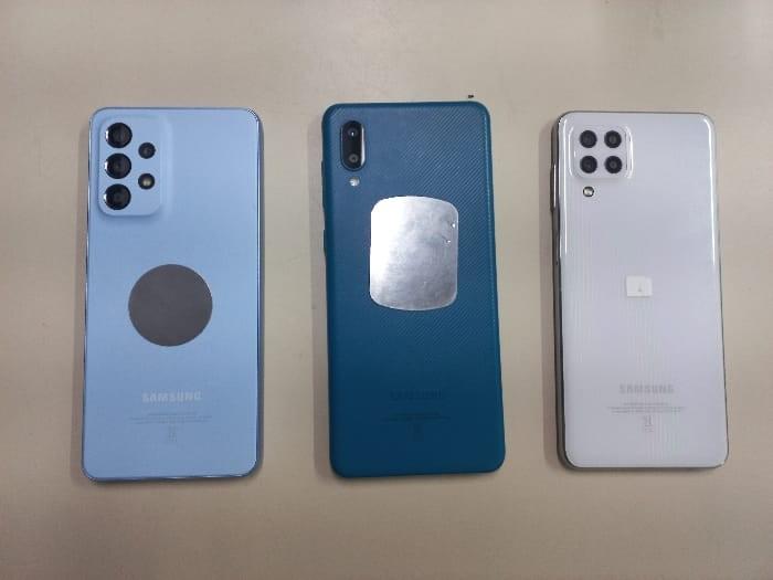 Três estrangeiros são presos após furto de roupas e celulares em lojas de Criciúma
