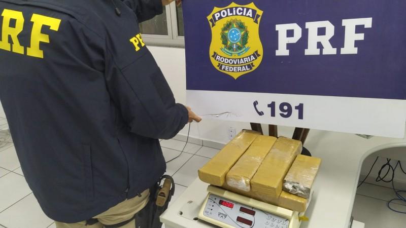 PRF apreende seis quilos de maconha em Tubarão