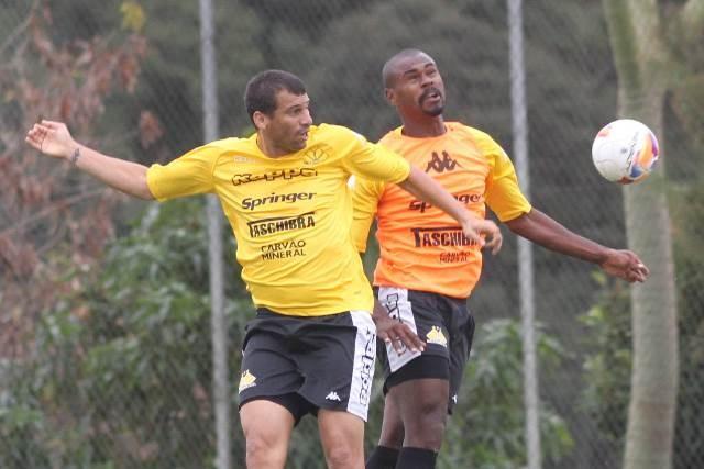 Com quatro recém-contratados, Criciúma segue rumo a Mogi Mirim