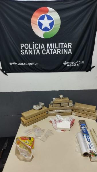 Polícia Militar apreende grande quantidade de drogas em apartamento no bairro Santa Bárbara 
