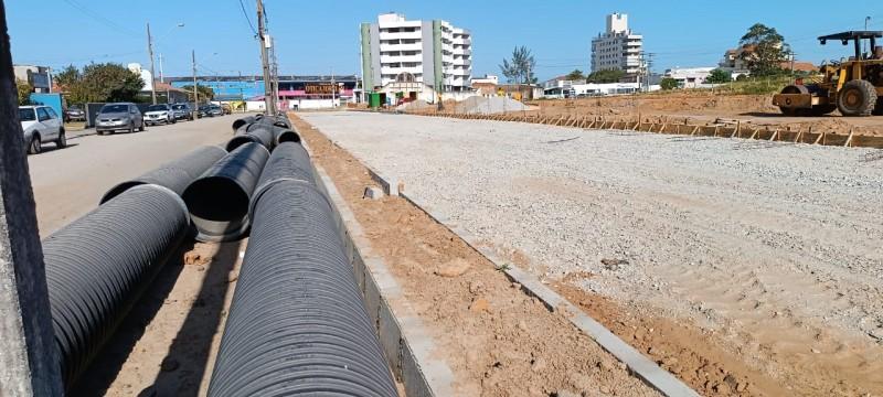 Imbituba: pista para caminhada e corrida ganha forma na futura praça de eventos