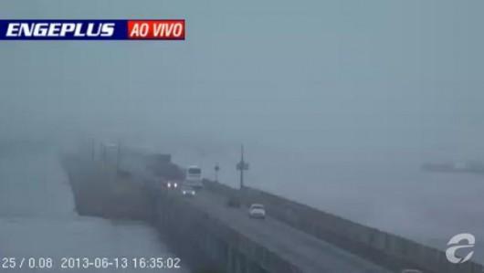 Forte neblina na ponte de Cabeçuda exige cuidado redobrado os motoristas