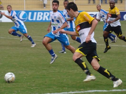 Da base, apenas um na estreia do Tigre