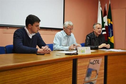 Empresários fazem pauta de reivindicação a candidatos a prefeito