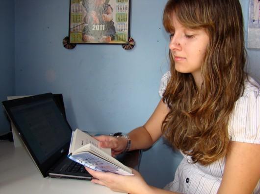 Professora leva o terceiro lugar em concurso literário na internet