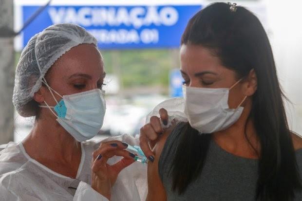 Vacinação em SC: um em cada quatro catarinenses já completou o esquema vacinal