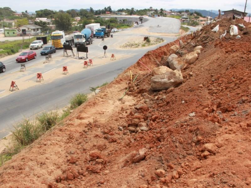 BR-101 terá tráfego interrompido entre Laguna e Pescaria Brava nesta quarta-feira